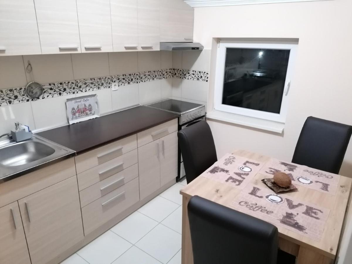 Apartman Dionis Sm Sremska Mitrovica Dış mekan fotoğraf
