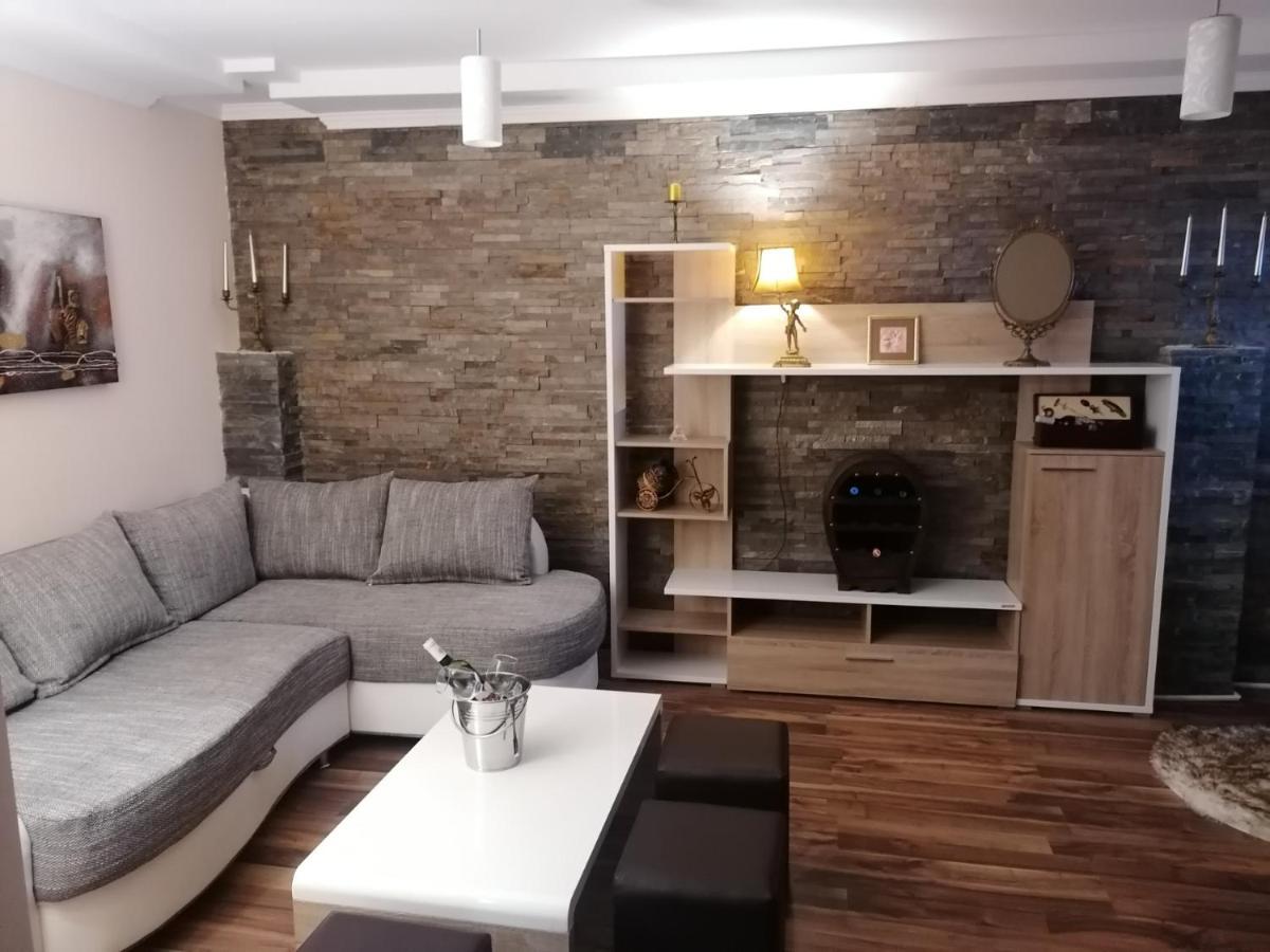 Apartman Dionis Sm Sremska Mitrovica Dış mekan fotoğraf